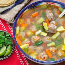 Sopa de albóndigas